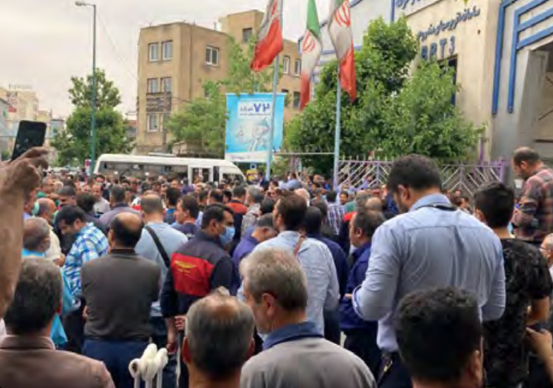 رانندگان اتوبوس واحد تهران دست از کار کشیدند