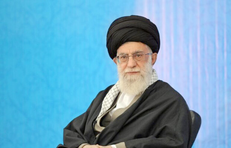 هر کس مردم را ناامید کند، به سود دشمن کار می‌کند