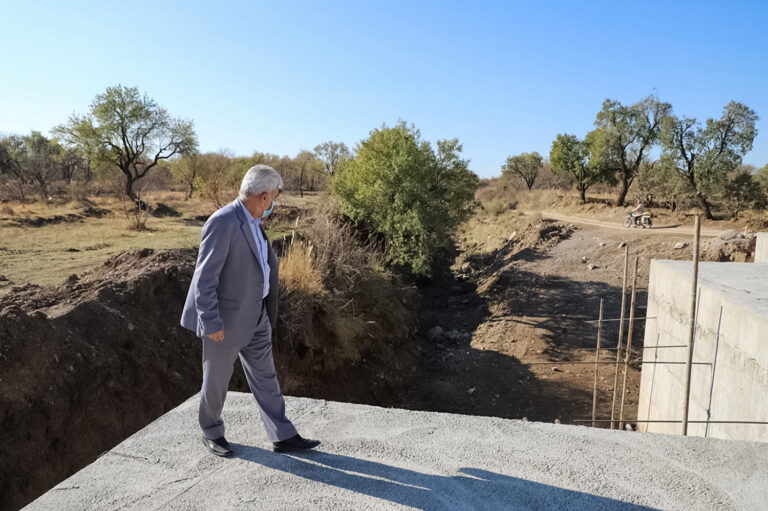 شهر، باغستان را می‌خورد