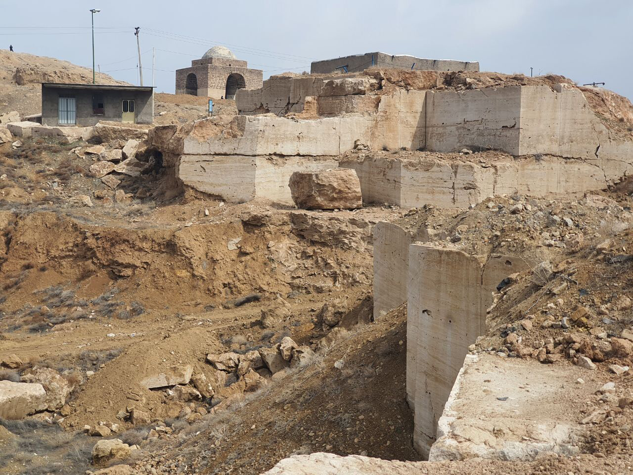 سالم‌ترین آتشکده ایران در حصار معادن سنگ