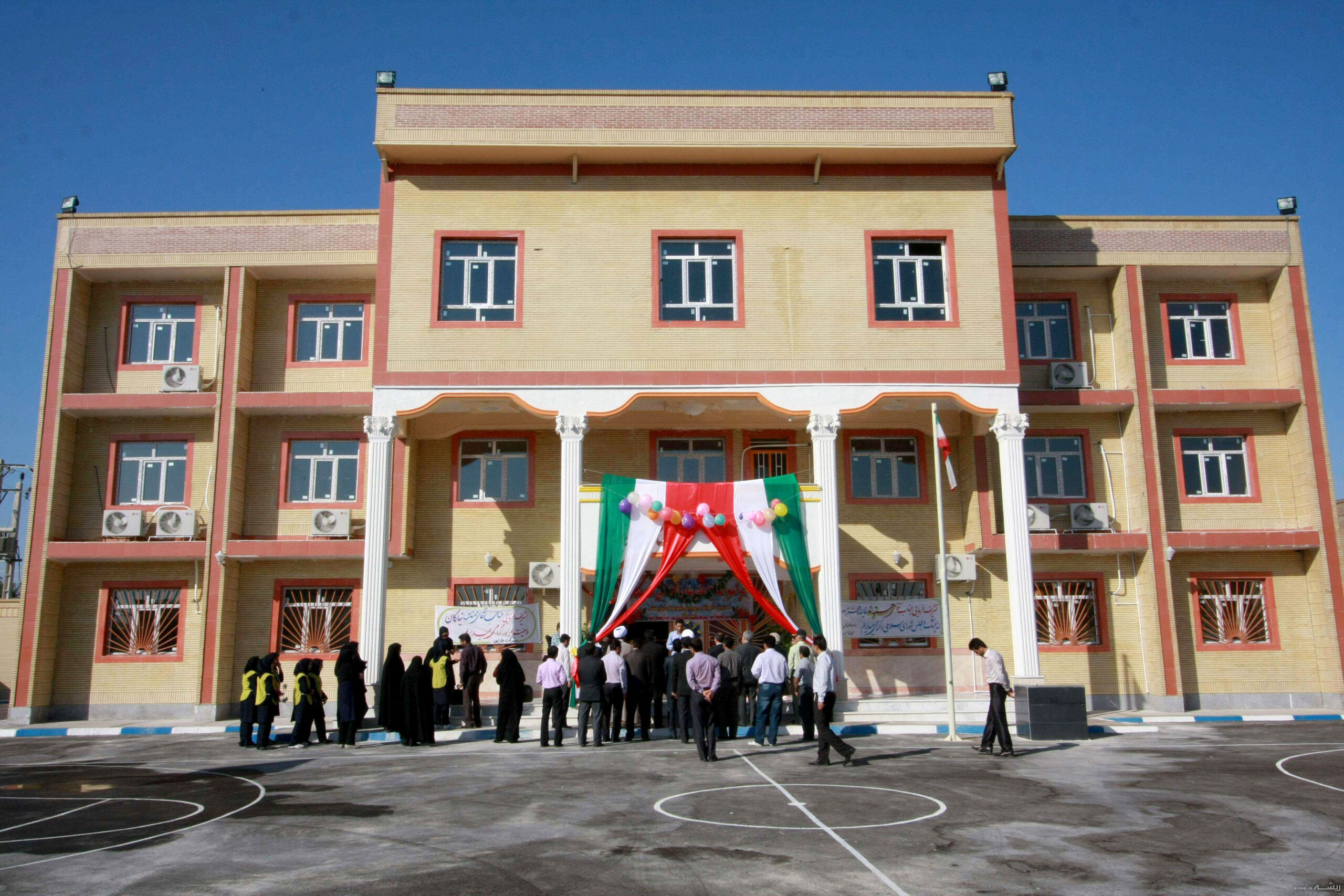 تجاری‌سازی مدارس کرمان در پوشش «مولدسازی»