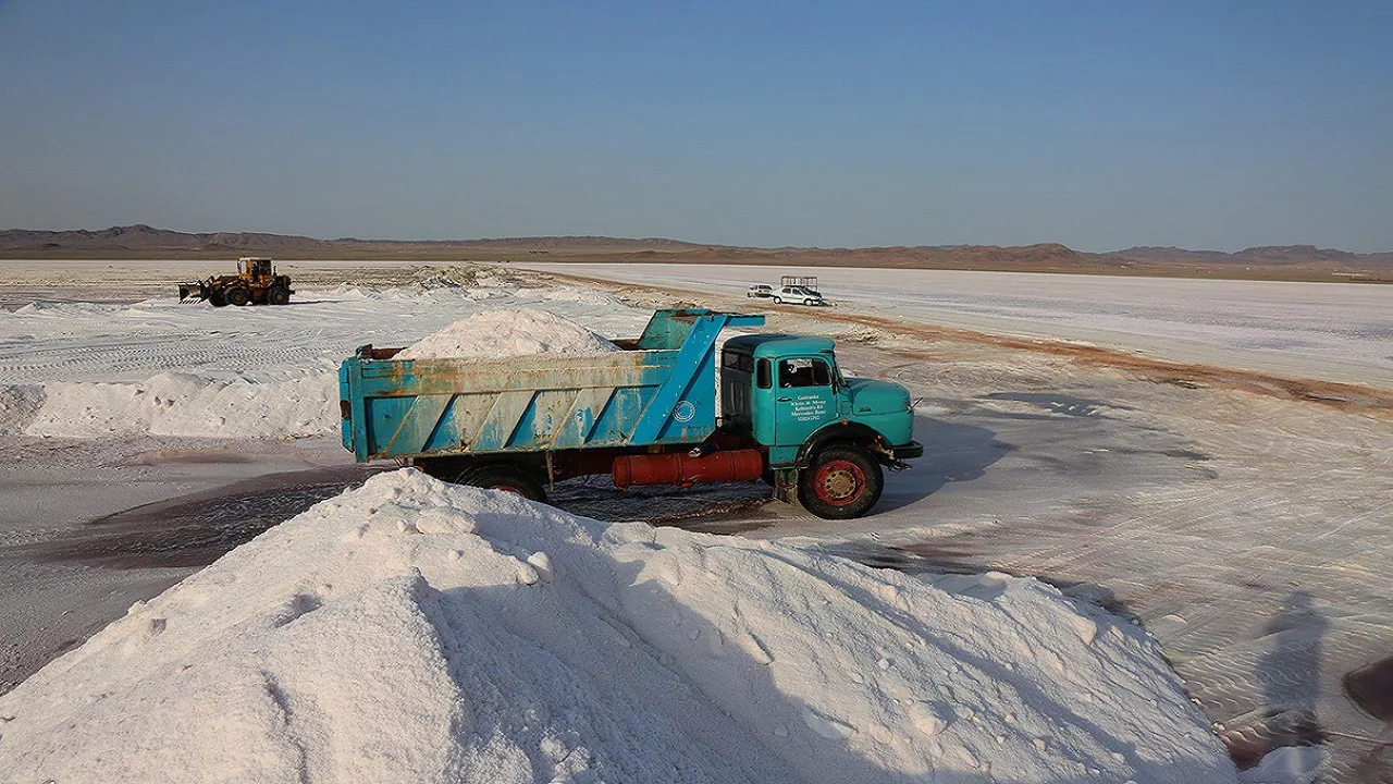 برداشت نمک از دریاچهٔ ارومیه جدید نیست