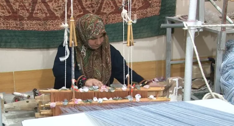 دست‌بافتهٔ کویر در سراشیبی فراموشی