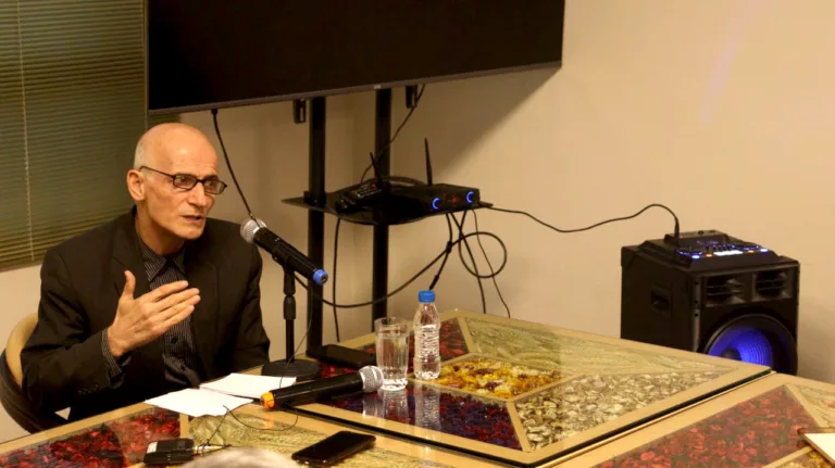 دنیای امروز مدام با آرمانشهر در می‌افتد