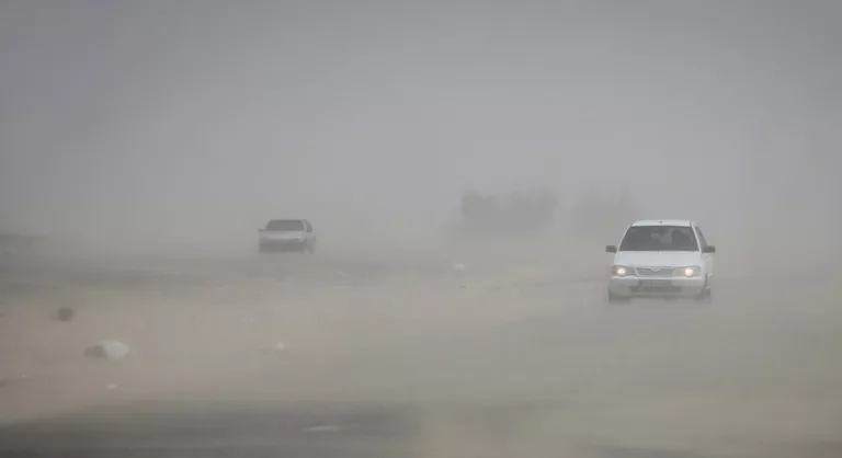 ادارات و مراکز آموزشی بم تعطیل شد