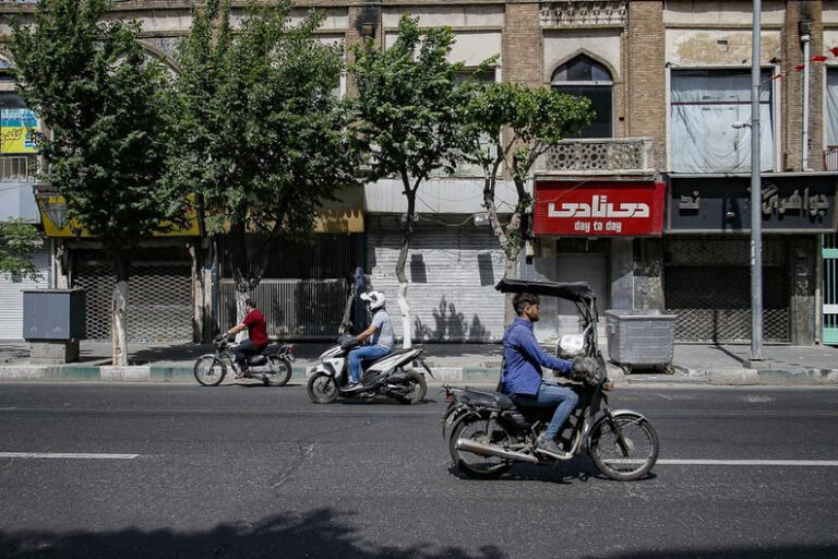 جنجال روز تعطیل