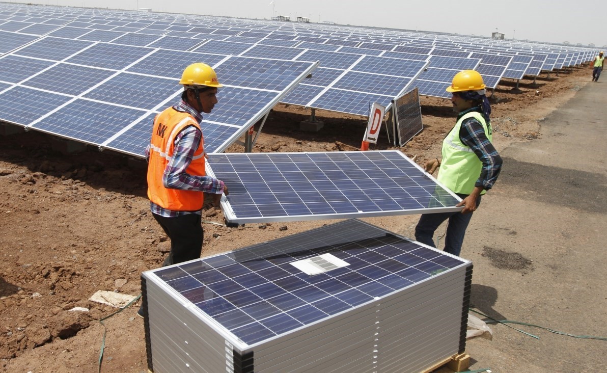 افتتاح دو نیروگاه خورشیدی در هفته زمین پاک