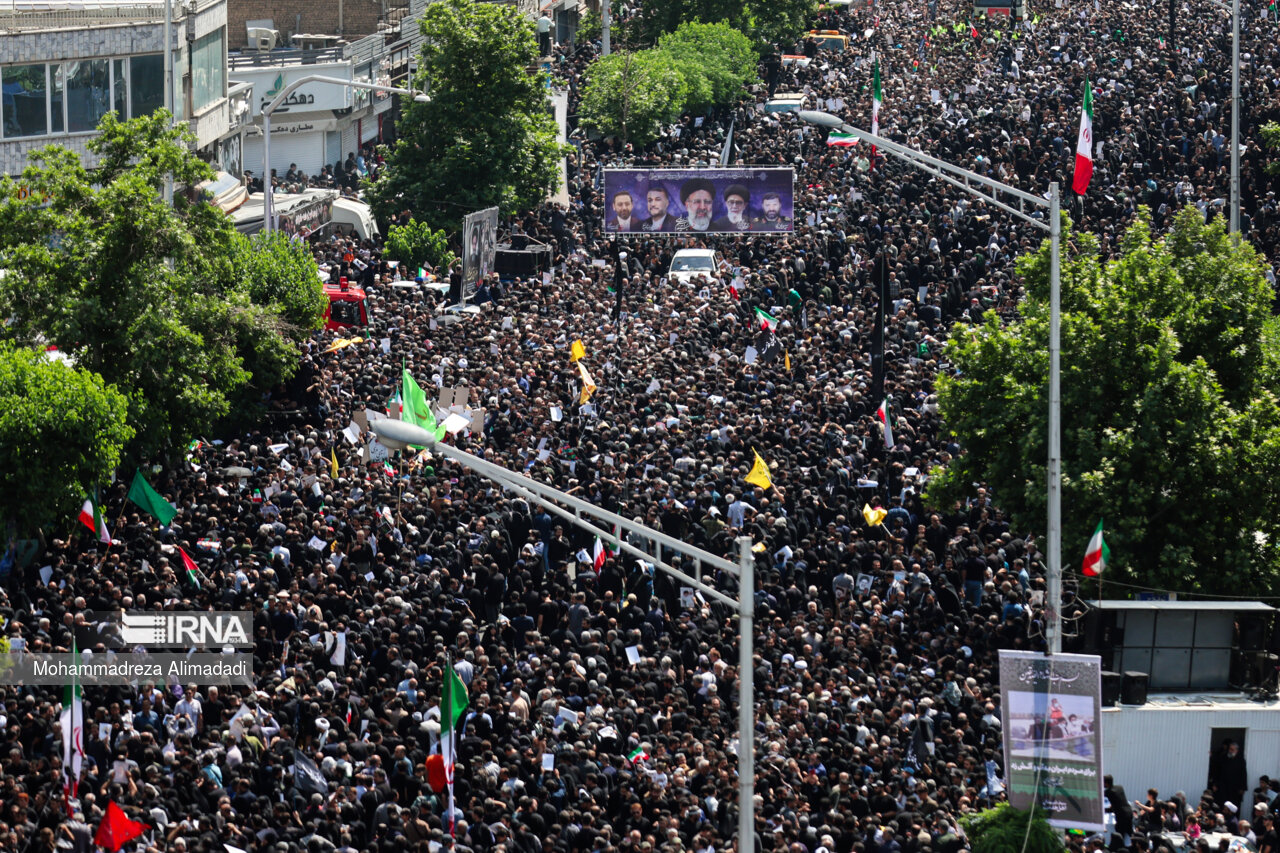تشییع رئیس‌جمهور و همراهانش در تهران