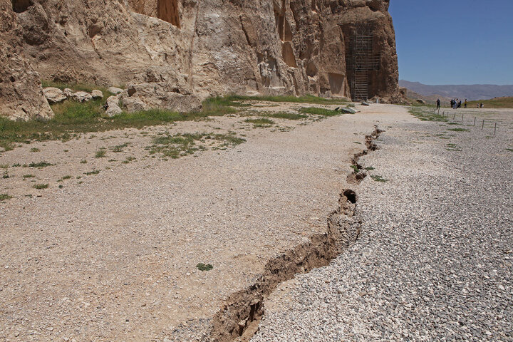 فرونشست نقش رستم