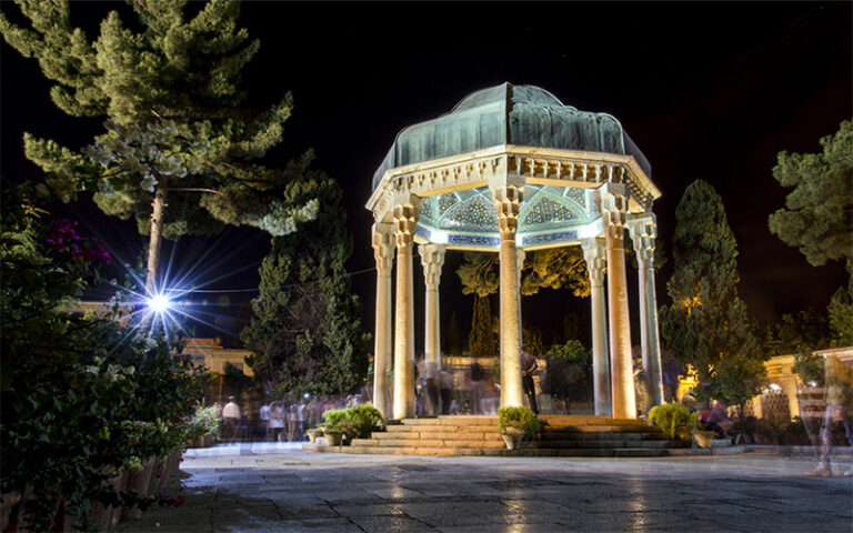 رندی از حافظ بیاموزیم