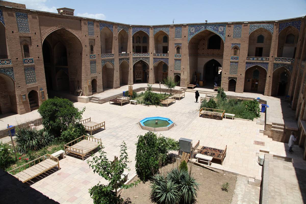 پژوهش و آموزش جای هیاهو را بگیرد