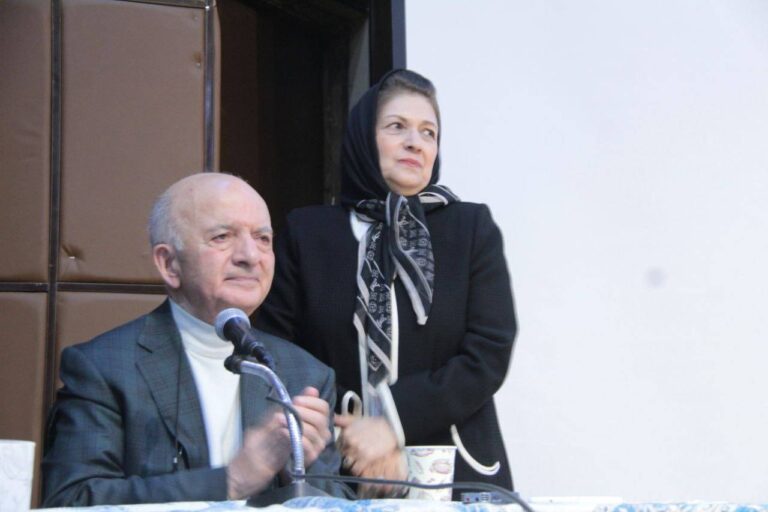مخدوم؛ معلم، عاشق ایران