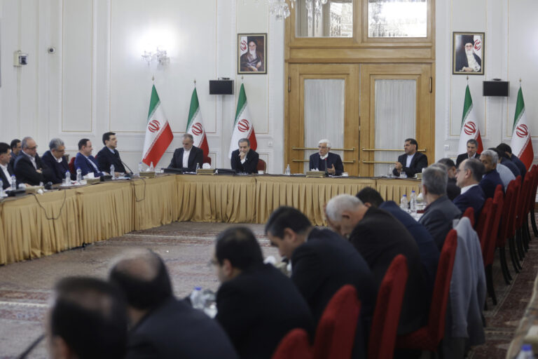 عارف: اگر بحث انتقال پایتخت جدی شود یکی از گزینه‌ها «مکران» است