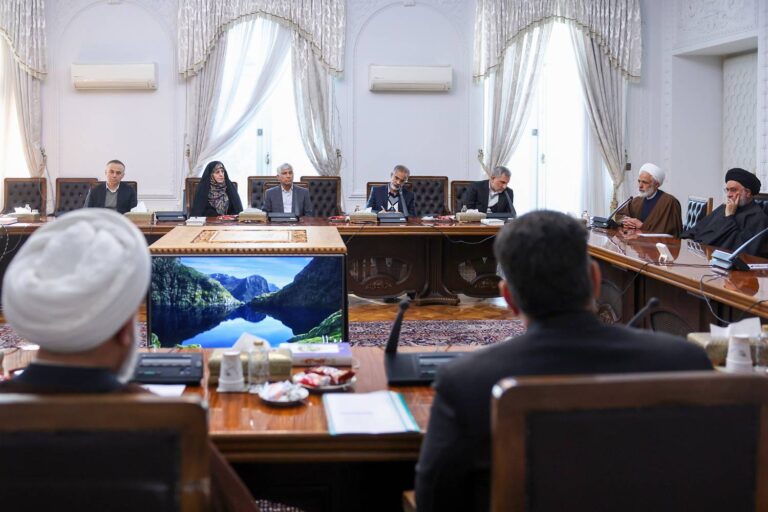 راه دشوار اجرای قانون اساسی