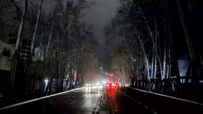 برق را پس بدهید
