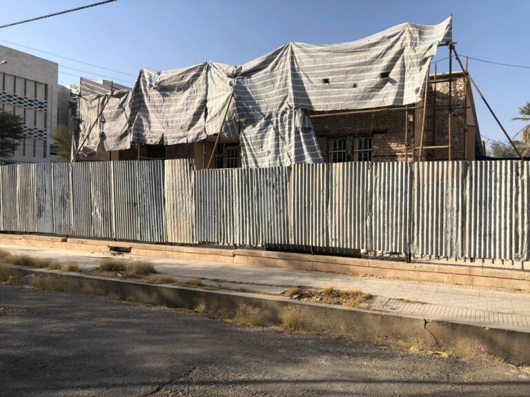 «تخریب» نمای بانک ملی لار نو به جای «مرمت»