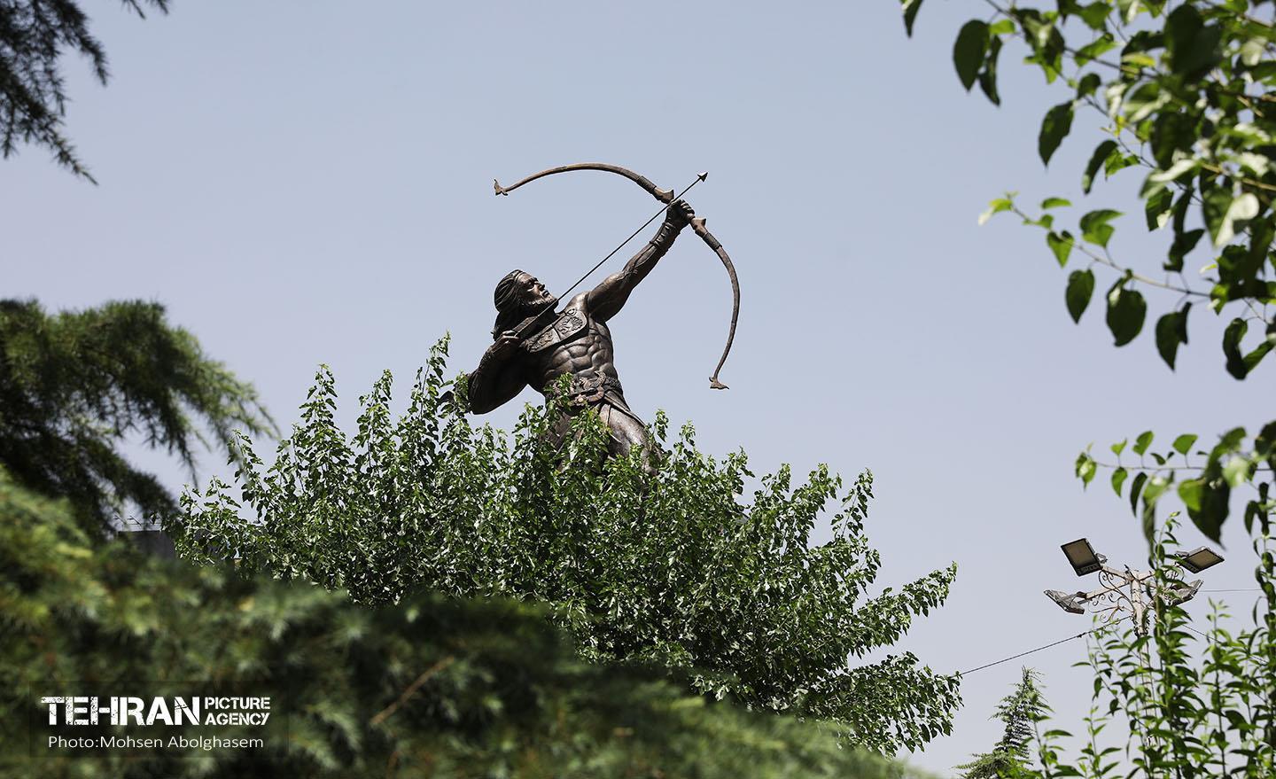 چه کسی آرش است؟