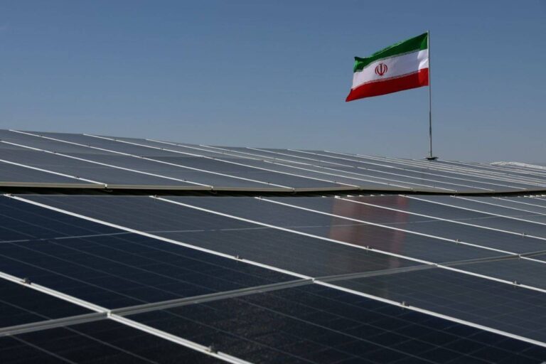 آغاز بهره‌برداری از یک نیروگاه خورشیدی سقفی-هیبریدی در تهران