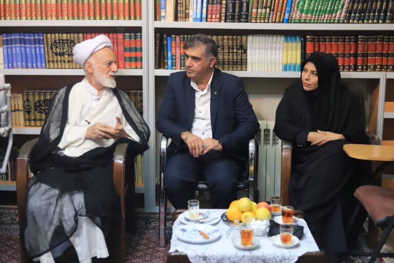 دیدار جمعی از نخبگان با نماینده ولی فقیه برای مهار آلودگی هوای اراک