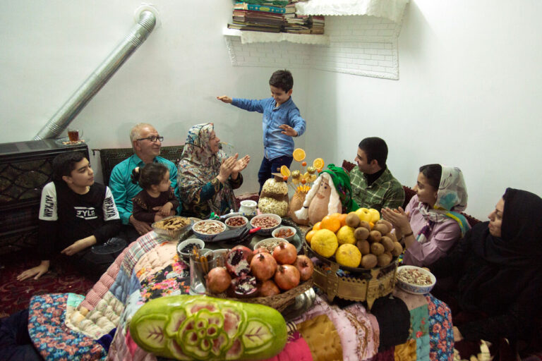 یلدا؛ کودکانگی دسته‌جمعی