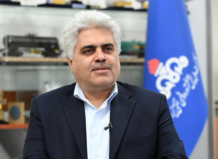 خودروهای دولتی و نوشماره با نرخ ۵۰۰۰ تومان سوخت‌گیری می‌کنند