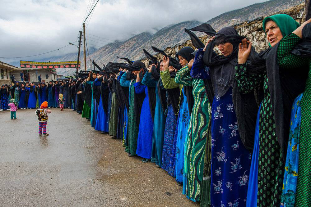 زنان، آوازه‌خوانان سوگواری