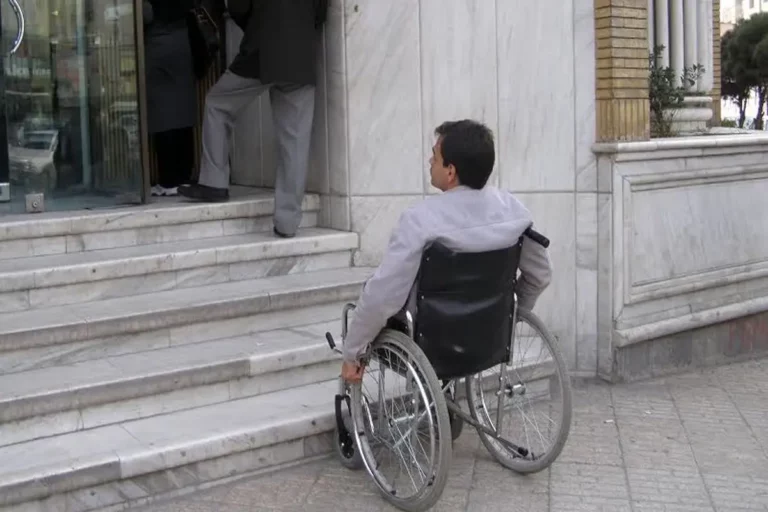 معیشت معلولان را فراموش نکنید