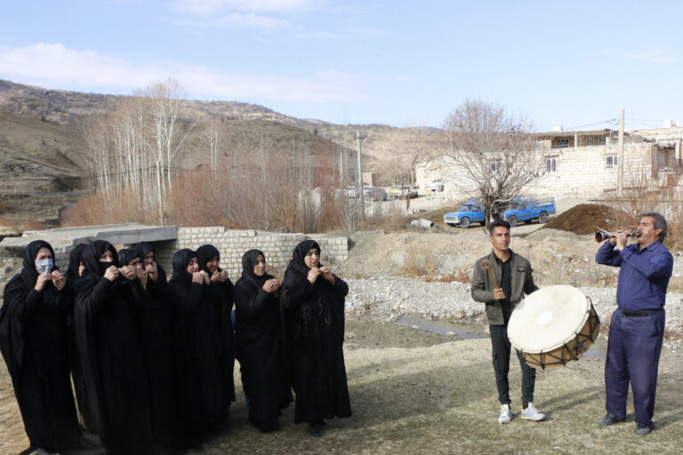 زیستن با مرگ