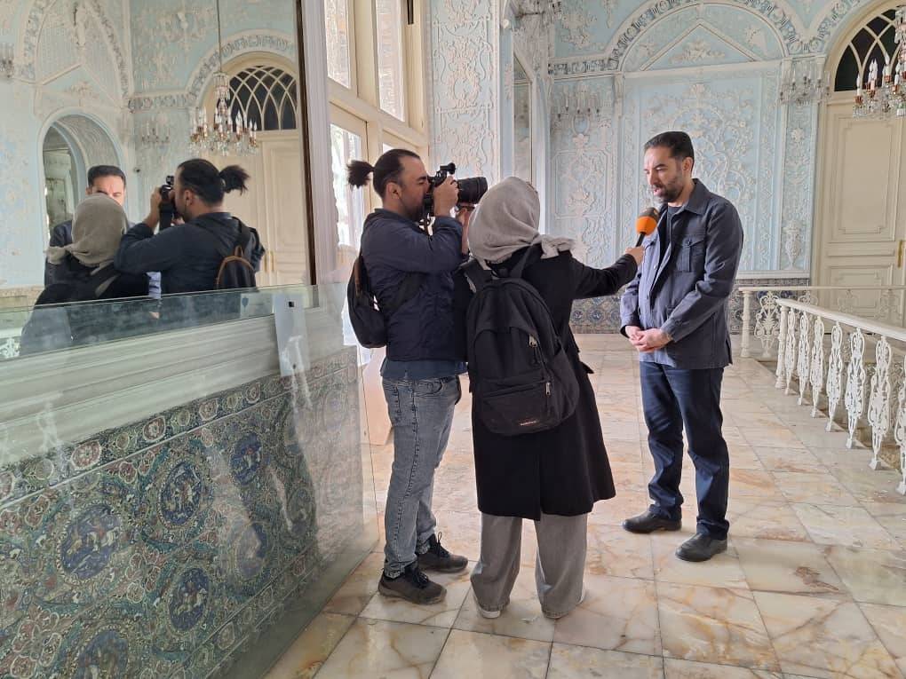 بازدید خبرنگاران رسانه‌های خارجی از کاخ گلستان پس از آسیب‌های ناشی از بمباران آمریکایی-صهیونی
