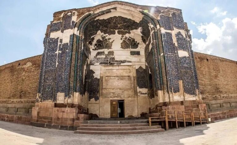 حفاری غیرمجاز در سایه خلأ حفاظت از مسجد تاریخی پیر پنهان لار