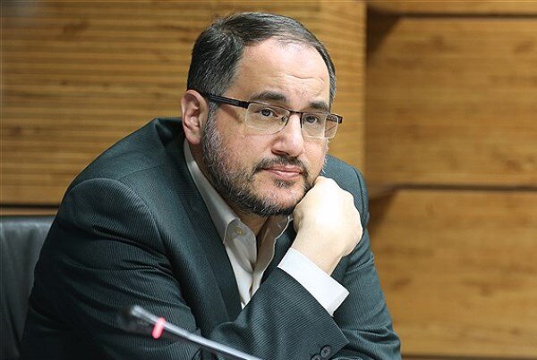 نگاهداری: انقلابی‌گری به معنای بیان حرف‌های شاذ و بی‌قاعده نیست