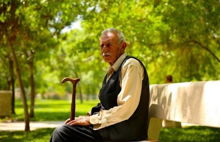 نحوه تبدیل غرامت بیمه عمر به کمک هزینه برای بازنشستگان و وظیفه‌بگیران نیروهای مسلح