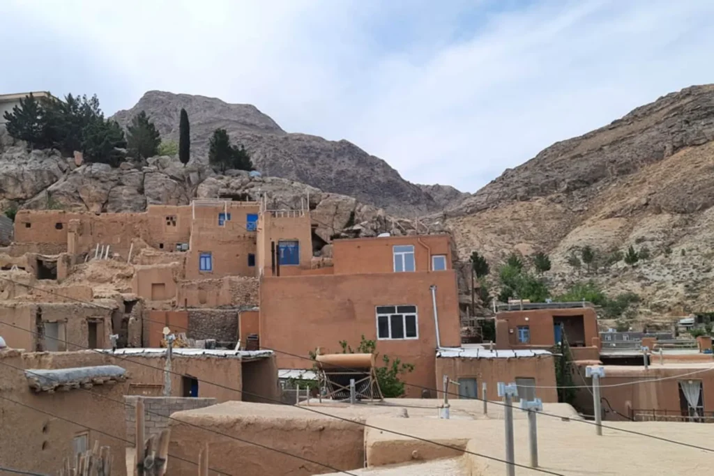  روستای قلعه‌بالا شاهرود 