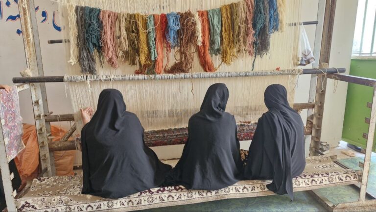 سقوط آرام اقتصاد زنانی  که تنهــــا نان‌آور خانه‌اند