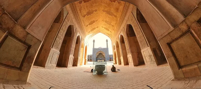 مسجد جامع عتیق و ده‌ها بنای تاریخی در معرض تخریب کامل