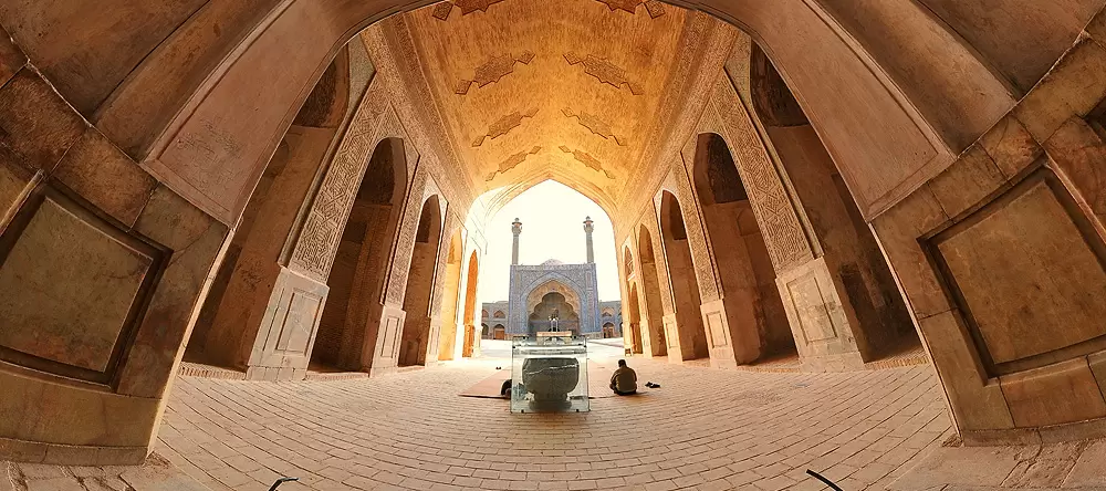 مسجد جامع عتیق و ده‌ها بنای تاریخی در معرض تخریب کامل