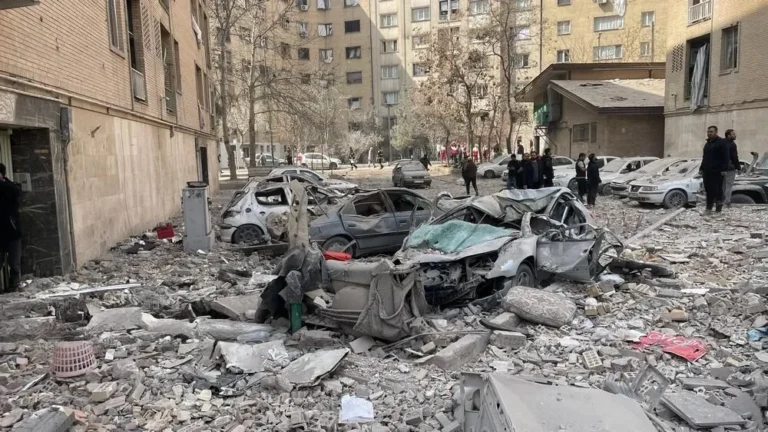 زیستــــــــن به روایــــــــت