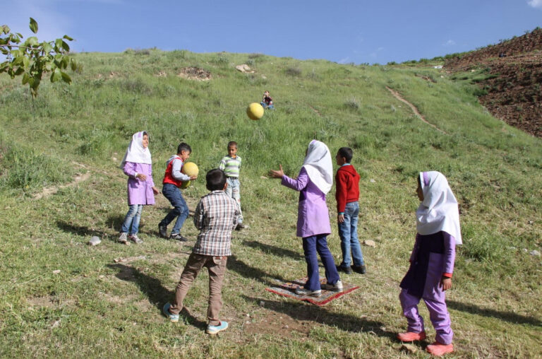 جنگ و شکستن پیونـــــد کودکان با طبیعت