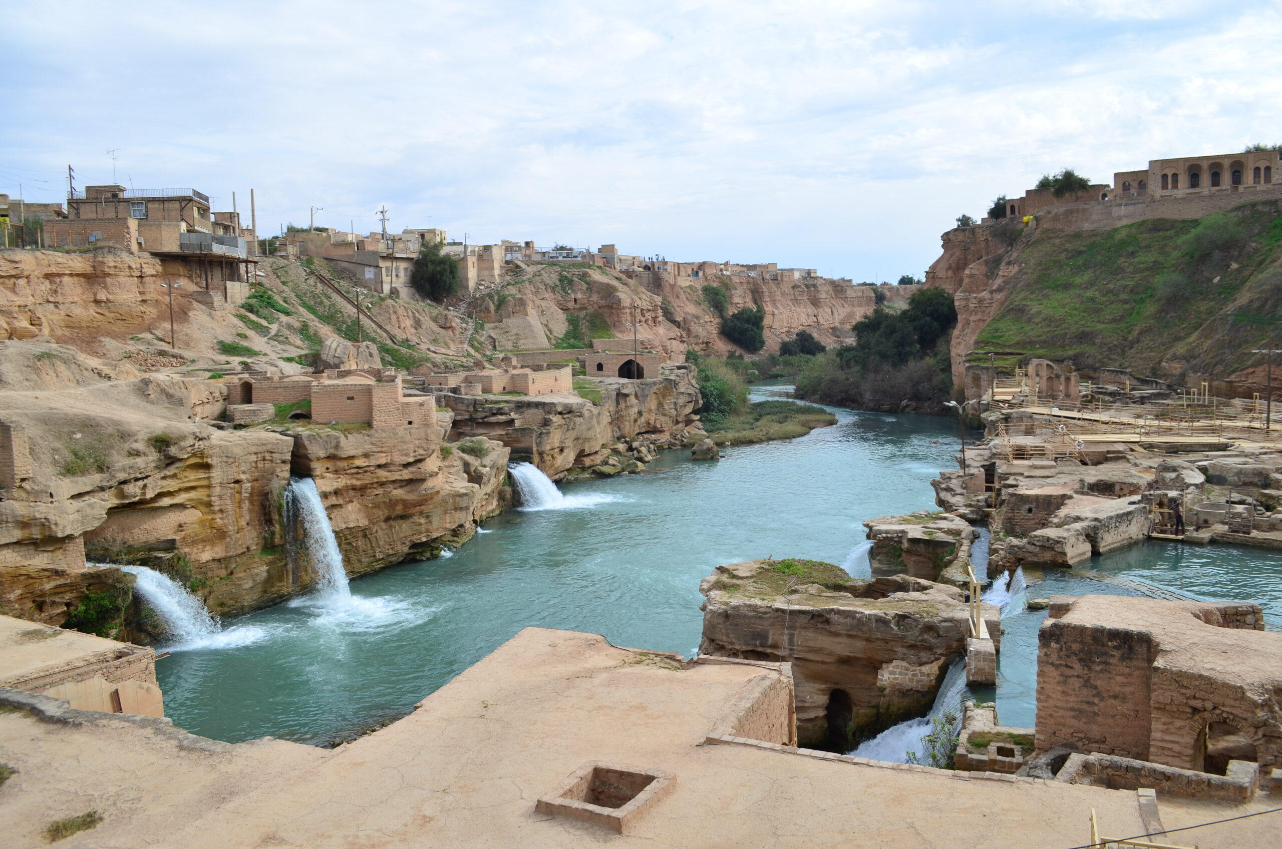 یک دانش، دو سرنوشت