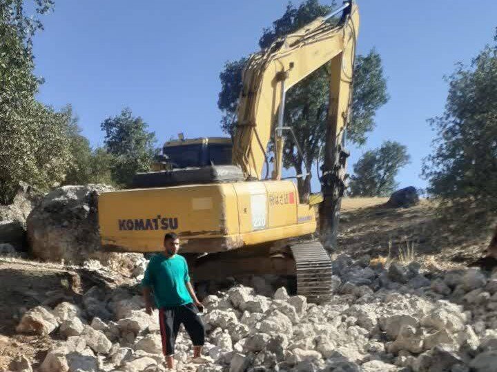 توقیف بیل‌مکانیکی متخلف در منطقه حفاظت‌شده دنا