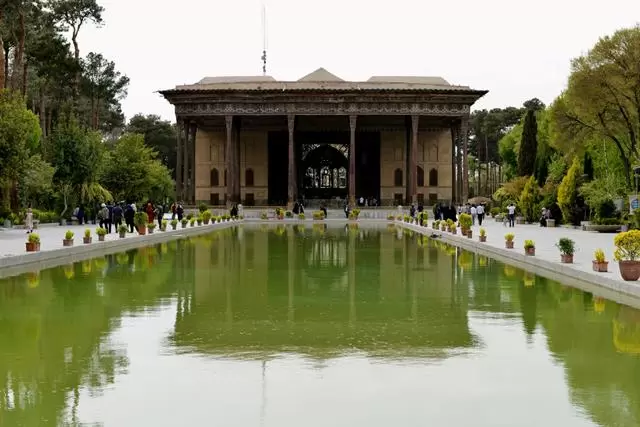 سایه فرونشست بر باغ جهانی چهلستون