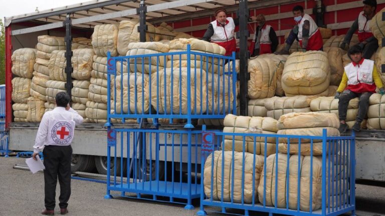 سرگردان بین انبار و بیمارستان
