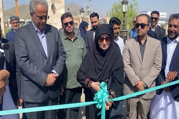 آغاز تردد نخستین تاکسی‌های برقی زاهدان با حضور شینا انصاری