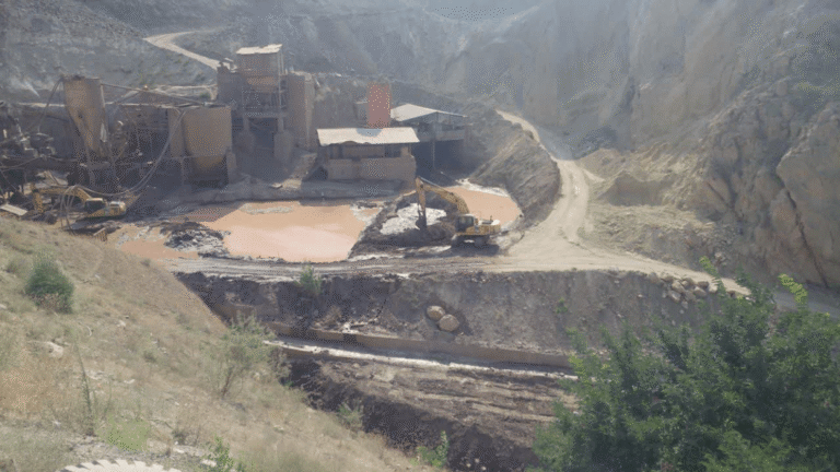 برخورد محیط زیست با تخلیه پساب در رودخانه چالوس