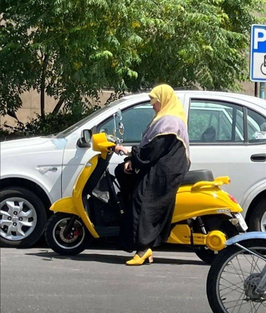 وزارت کشور به دنبال رفع موانع گواهینامه موتور زنان