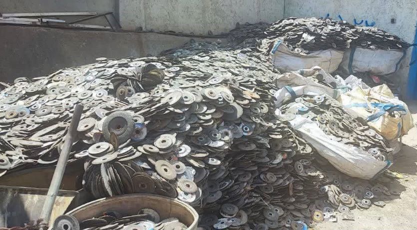پلمب واحد غیرمجاز و آلاینده هوا در شهرستان بهار با دستور دادستان