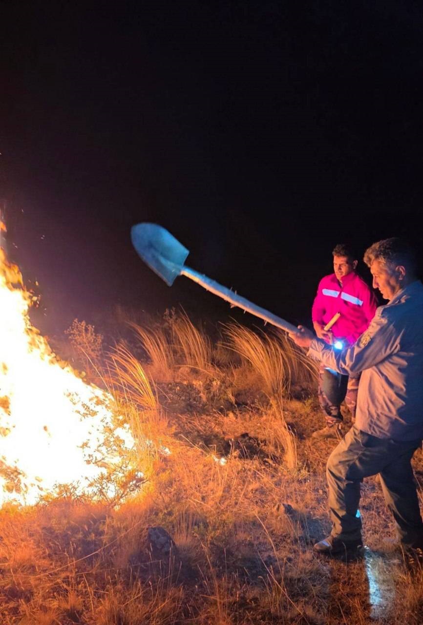 مهار آتش‌سوزی در ۴۰ هکتار از مراتع سراب با مشارکت جوامع محلی