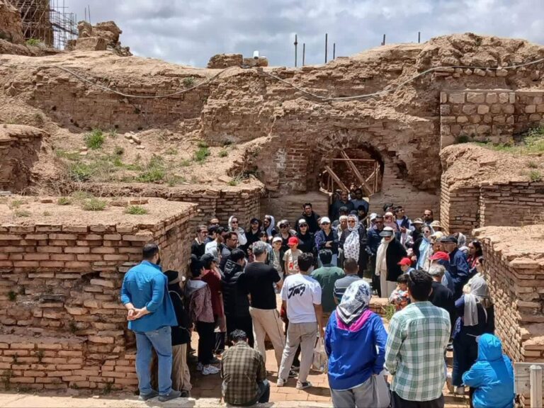 رشد ۱۶ درصدی بازدید از میراث جهانی تخت‌سلیمان در نیمه نخست ۱۴۰۵