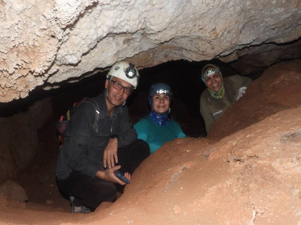 شناسایی و مستندسازی سه غار در شهرستانهای سیرجان، زرند و راور