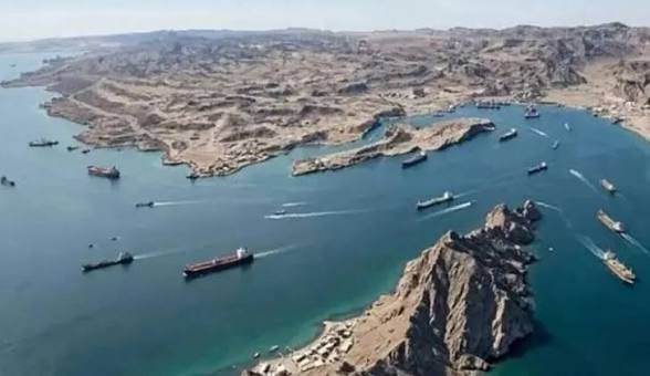 غریب‌آبادی: عبور از تنگه هرمز تنها با مجوز رسمی ایران امکان‌پذیر است